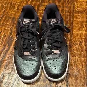NIKE COURT VISION LOW PREMIUM WOMEN’S SNEAKERS 9.5 EXCELLENT USED CONDITION